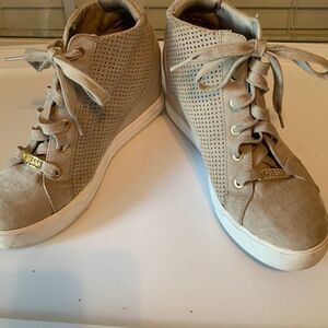Guess size 9.5 sneaker ankle boot.  Excellent used condition color is tan/cream
